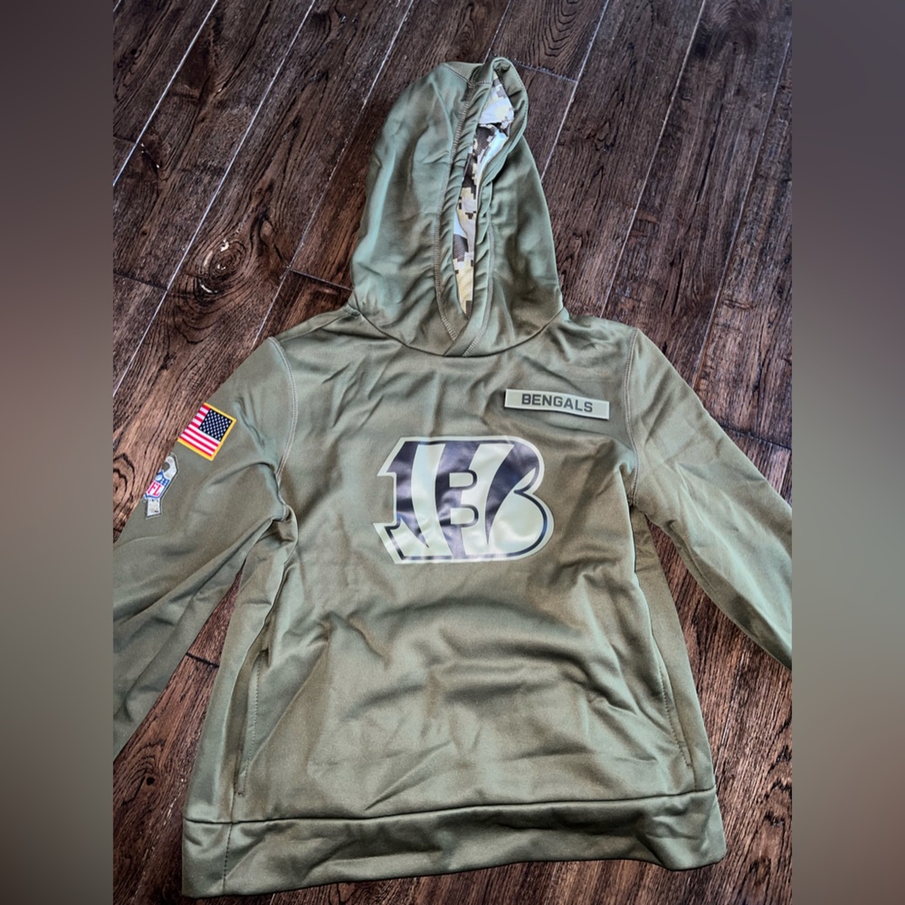 Army Green Bengals Sweatshirt. Women’s large, fits like a medium